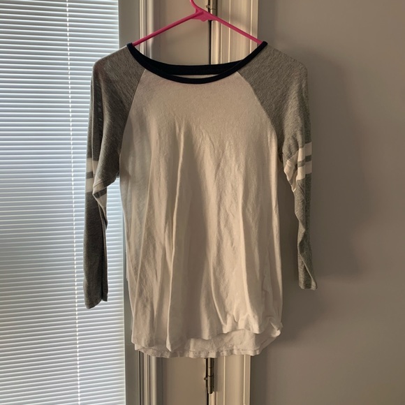 J. Crew Tops - 🔴J Crew baseball tee🔴